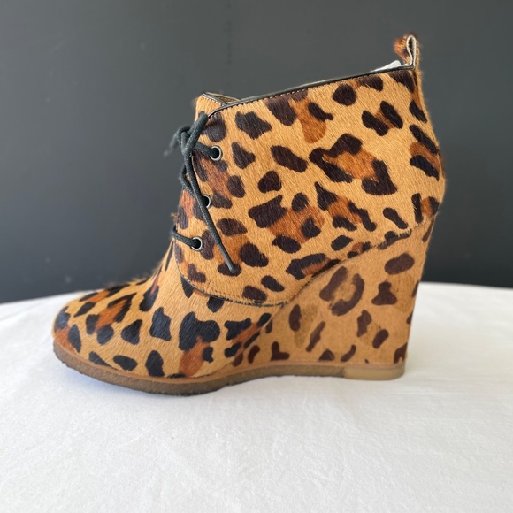 SHOEMINT Shoe Bootie Wedge Leopard sz 8.5 Pony Hair Lace up EXC Jolly Tan - Picture 4 of 11